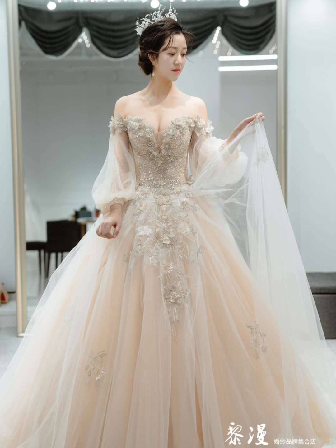 超值百万新娘力推】精品三件套婚纱礼服+伴娘服2套