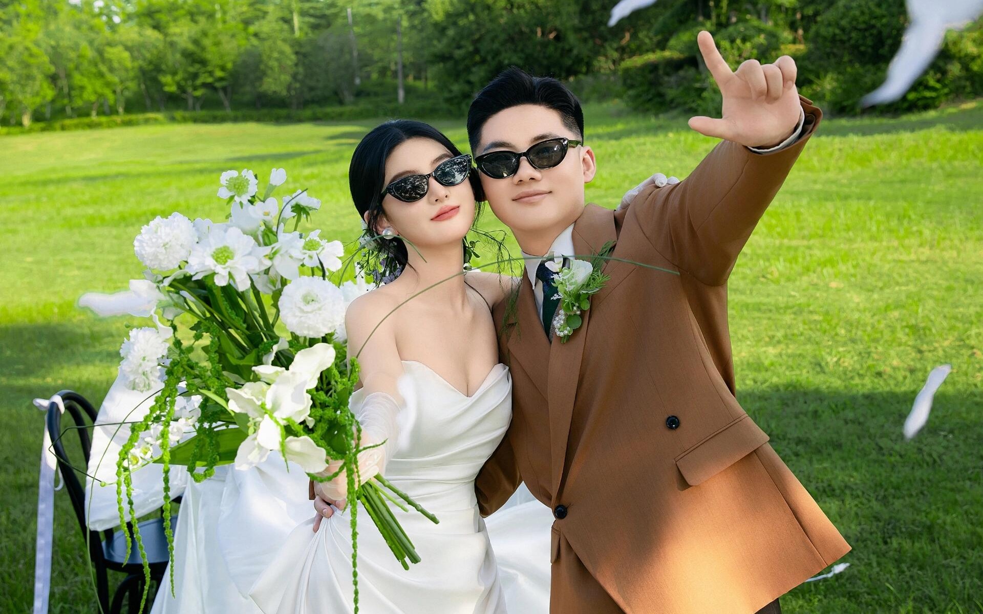 客片分享|草坪目的地婚礼婚照
