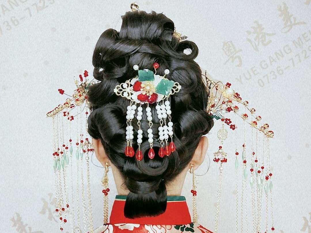 金牌化妆师全程跟妆任意三造型妆容送美甲