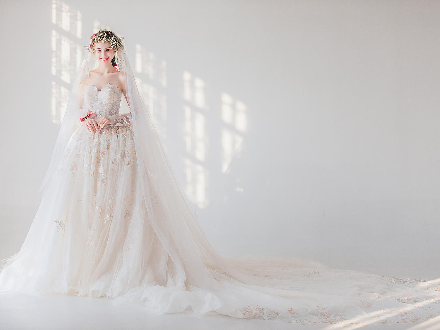 全场大牌高定婚纱 欢迎试纱