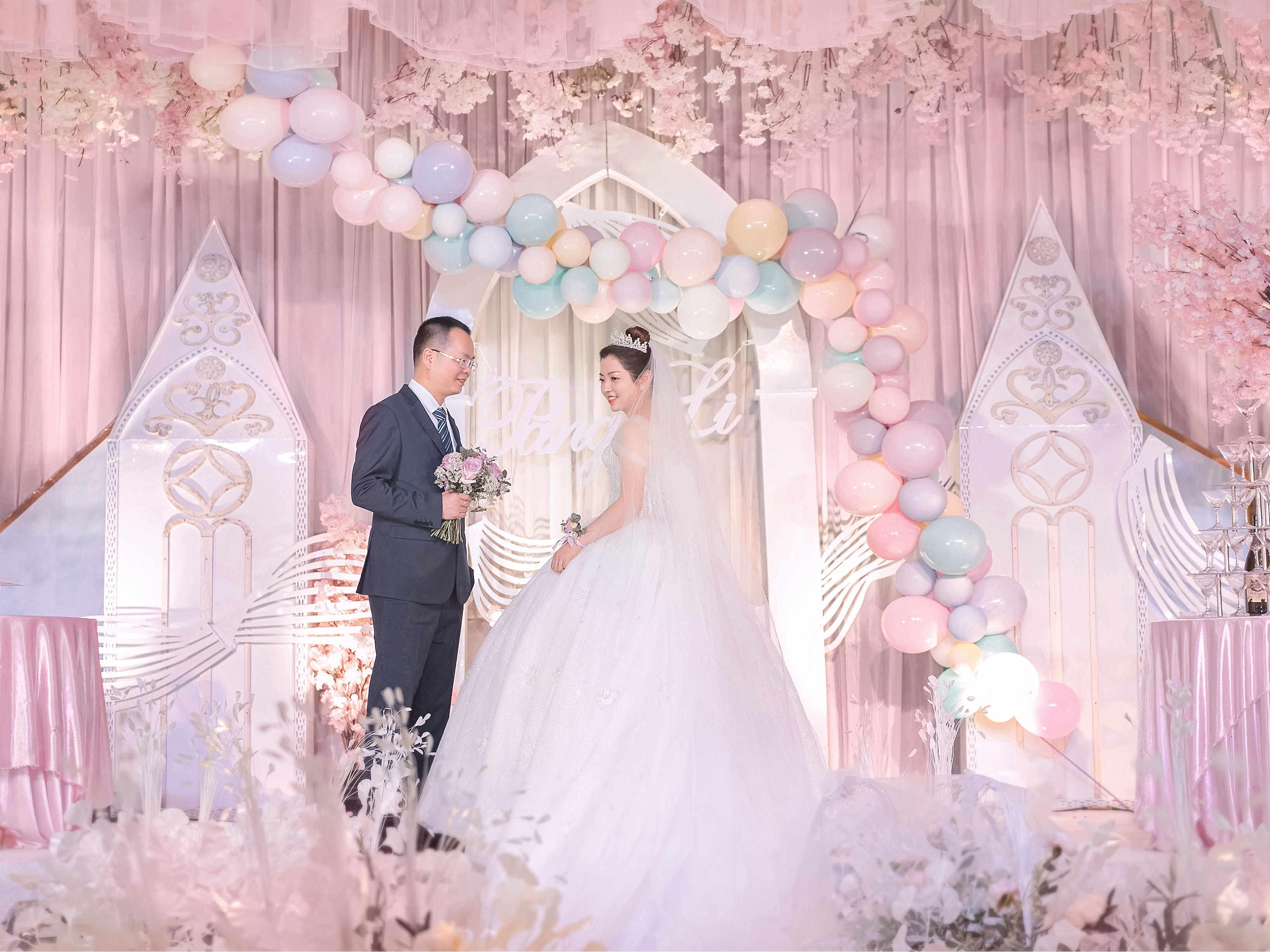 【梦幻城堡甜粉婚礼】甜美了我的少女心，热卖中