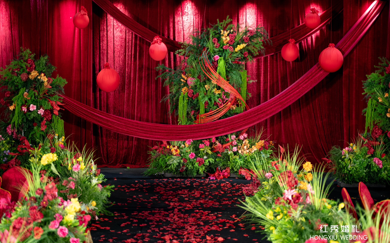 浪漫紅・低奢感・似式感拉満 