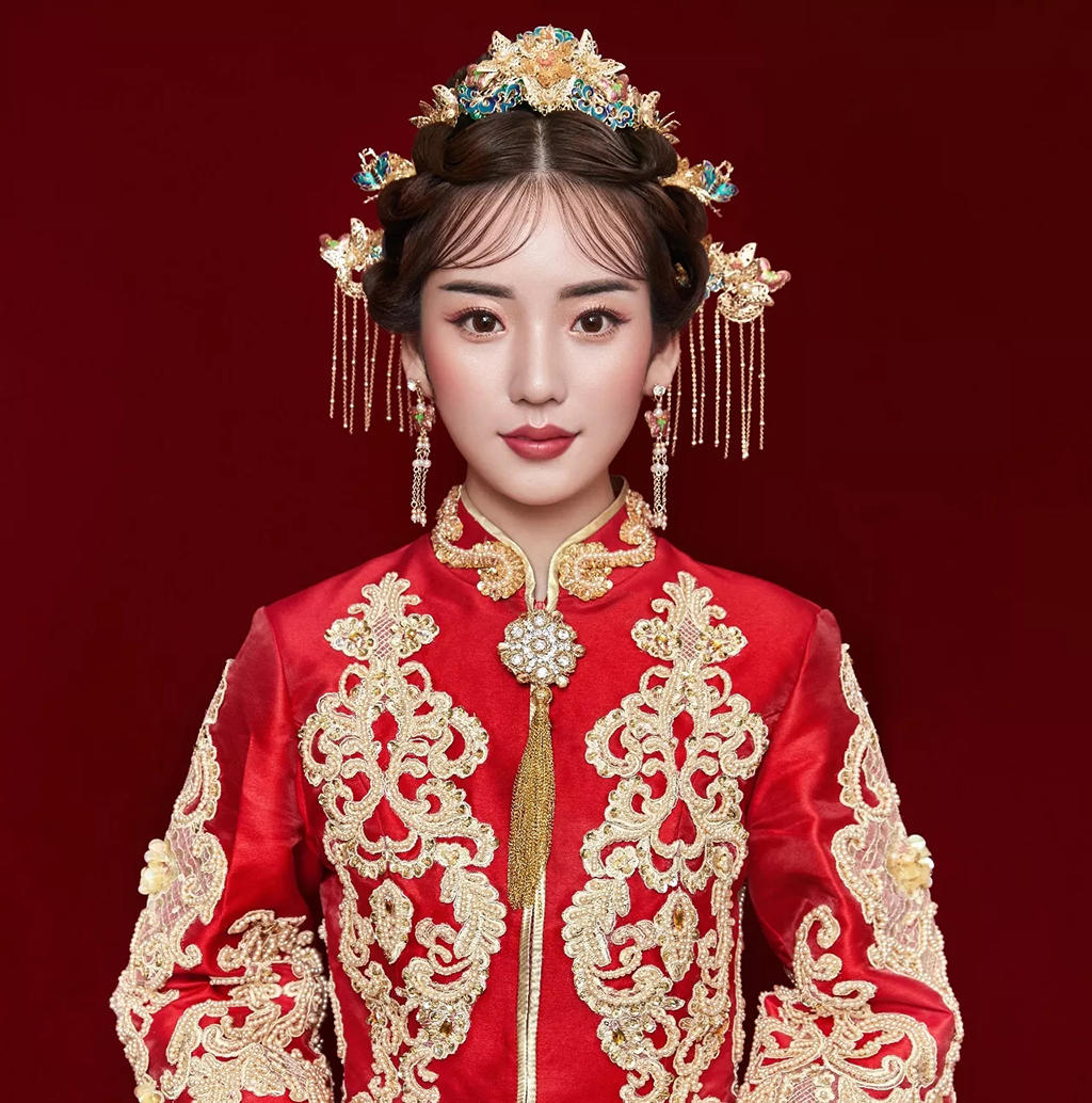 婚纱跟妆_婚纱跟秀禾服同款发型(2)