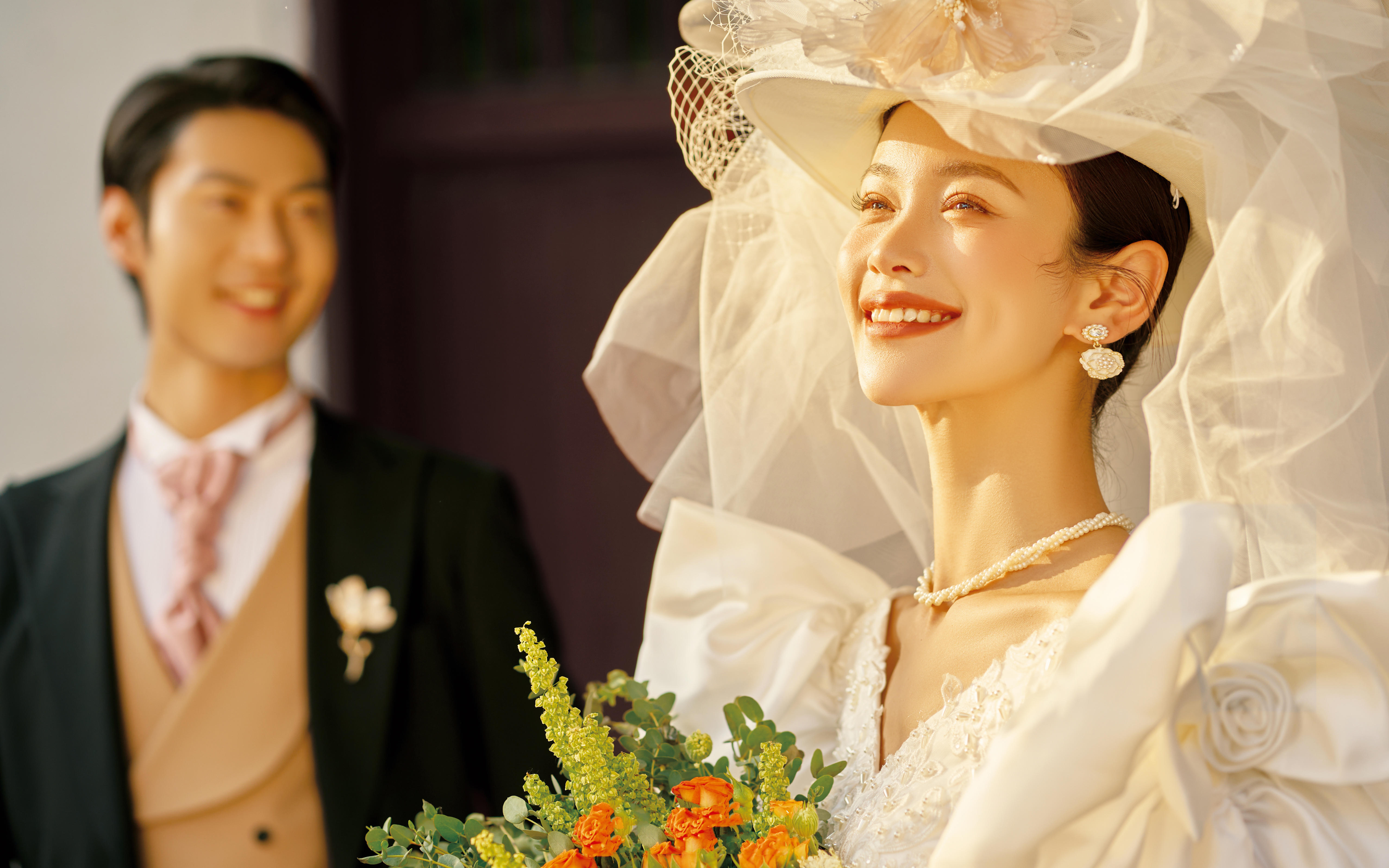 閨蜜追著問的法式復(fù)古婚紗照