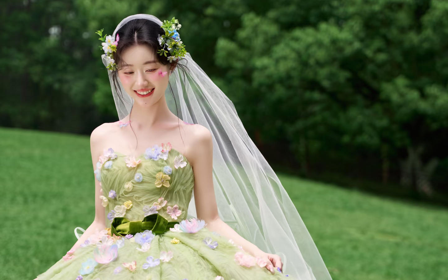 【優(yōu)格】被夸爆的森系草坪婚紗照，墜入綠野仙蹤~