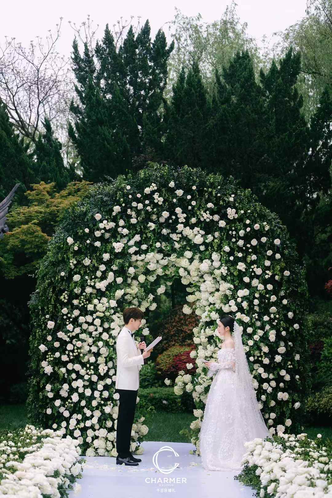 岁月如长河，我愿与你同行，共赴黎明破晓。