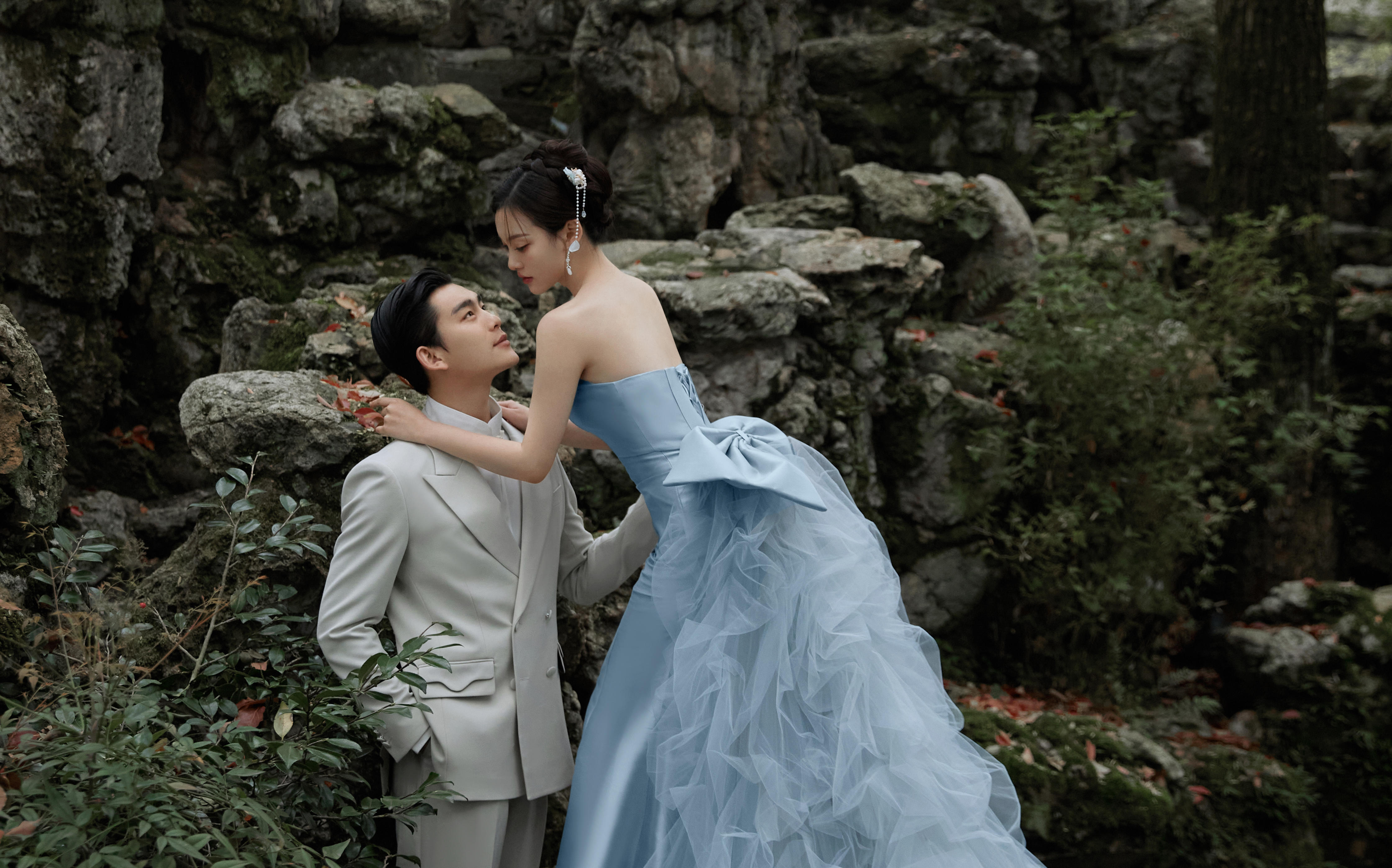 【林间水墨冰蓝婚照】水畔解锁东方韵味的婚照范本