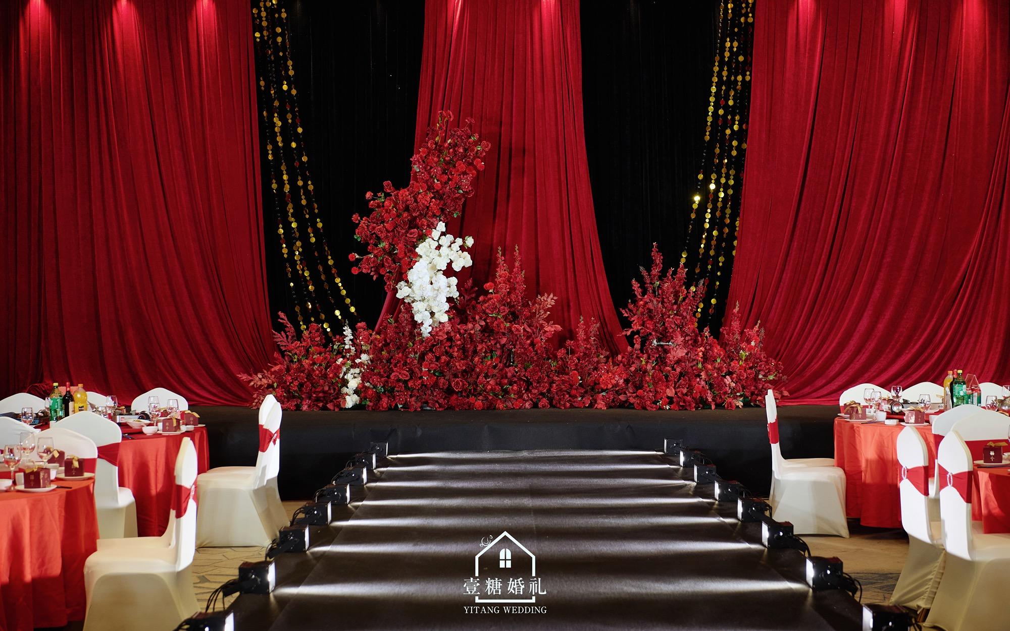 梦幻红色系秀场风婚礼