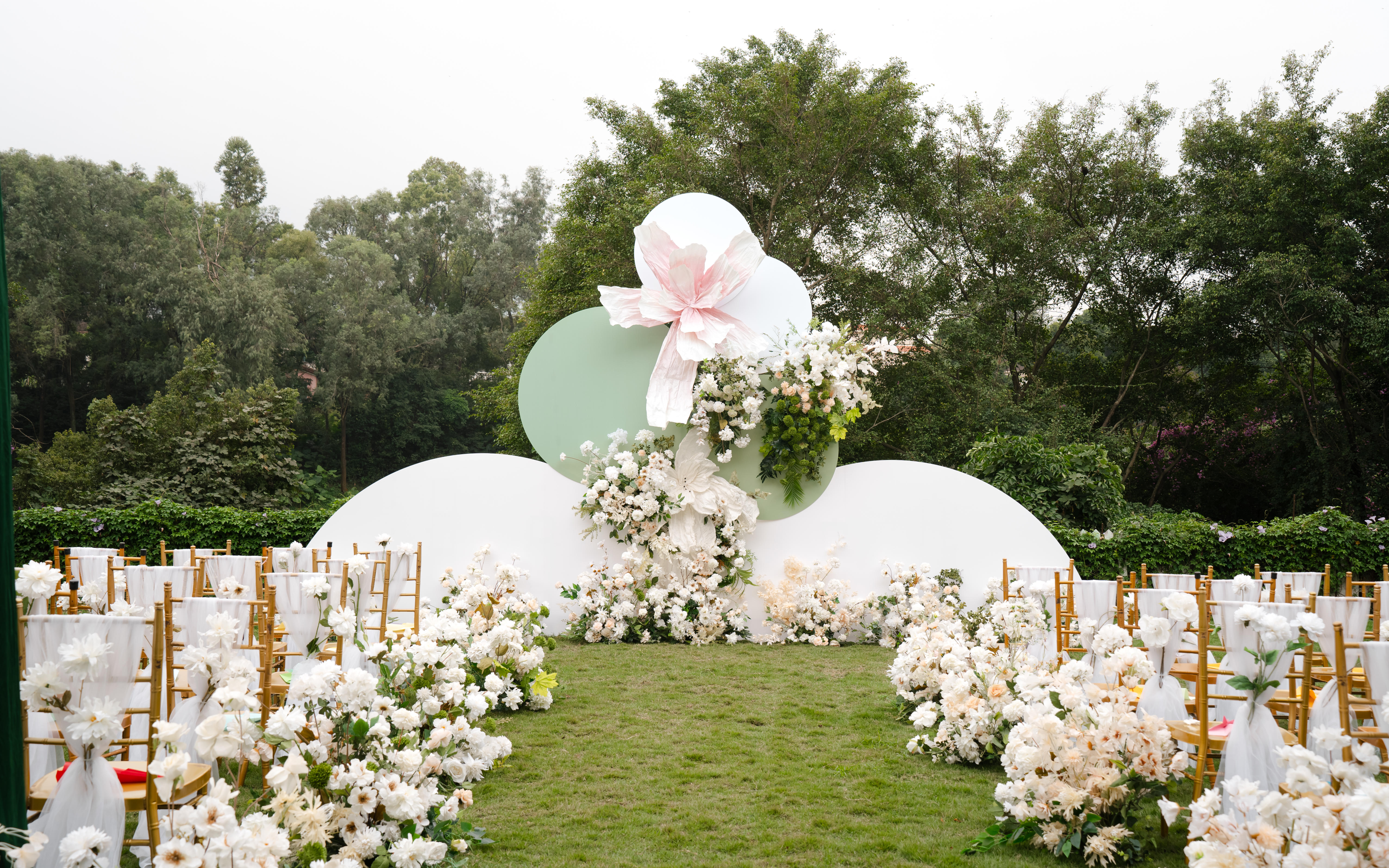 「皇家婚礼」自然风草坪婚礼