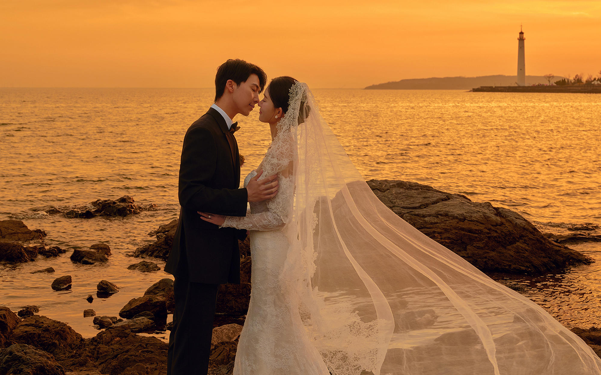 🌅落日揉碎漫天星河，海畔定格温柔永恒✨