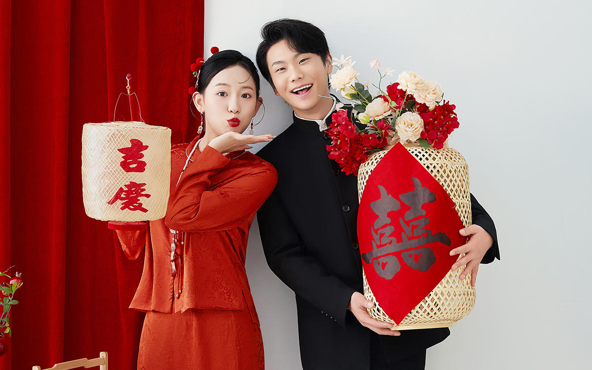 全家都夸的新中式婚紗照??喜慶甜蜜