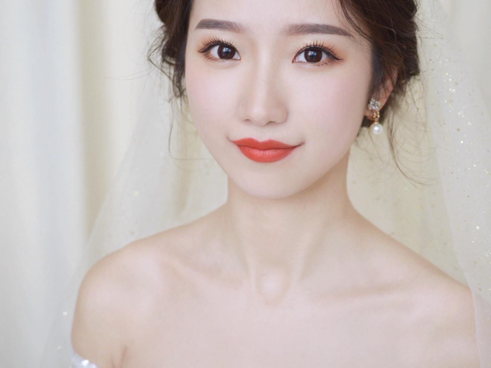 资深档全程跟妆唯美简约妆容 送伴娘及妈妈妆