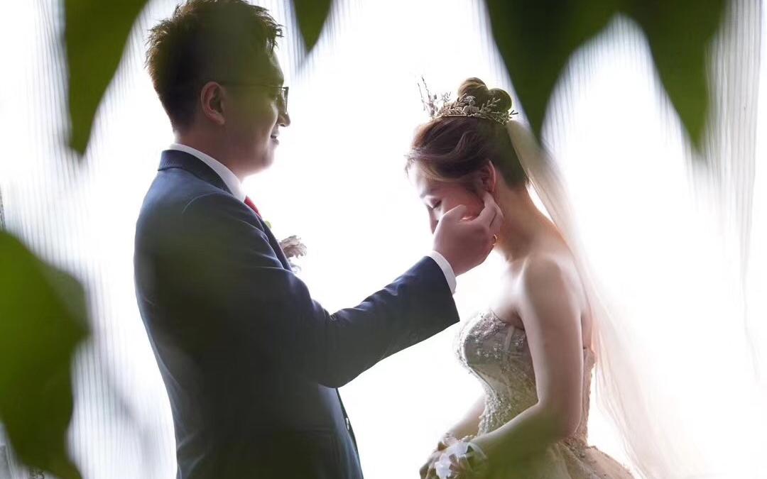 作为公主，你要拥有一件香槟色抹胸