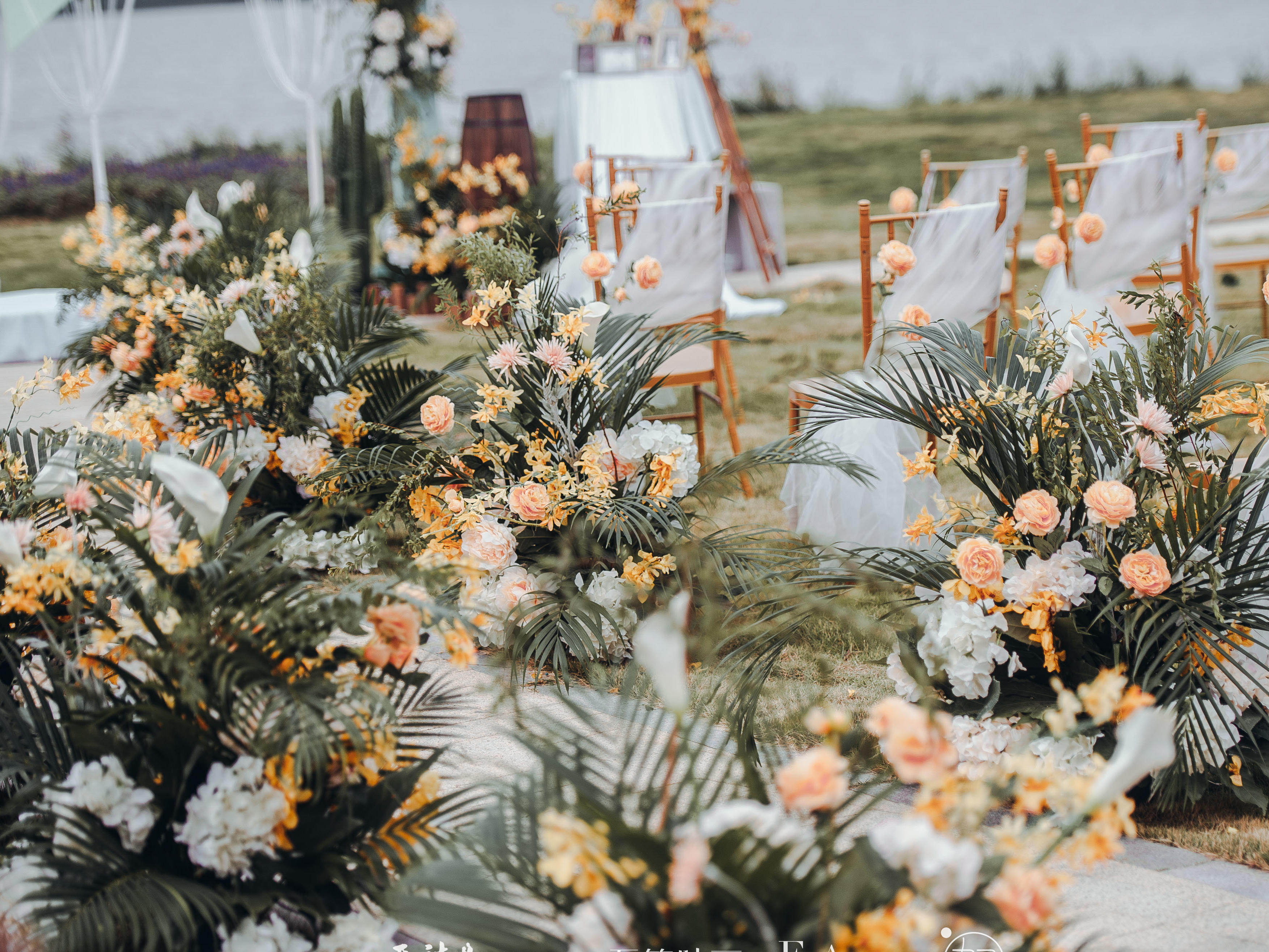 待到春暖花开，我们来办一场仪式感十足的户外婚礼。