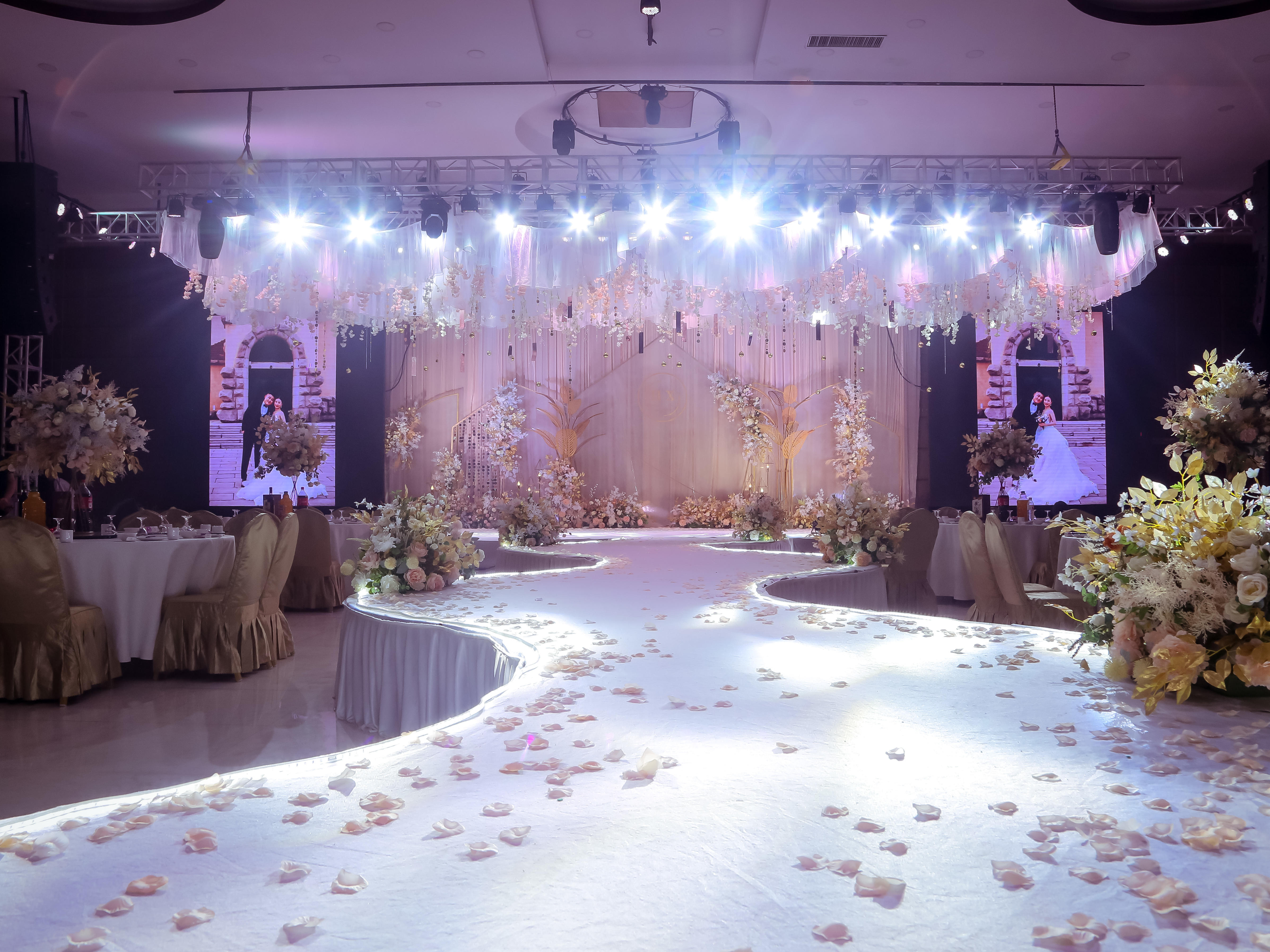   高级质感的香槟色婚礼