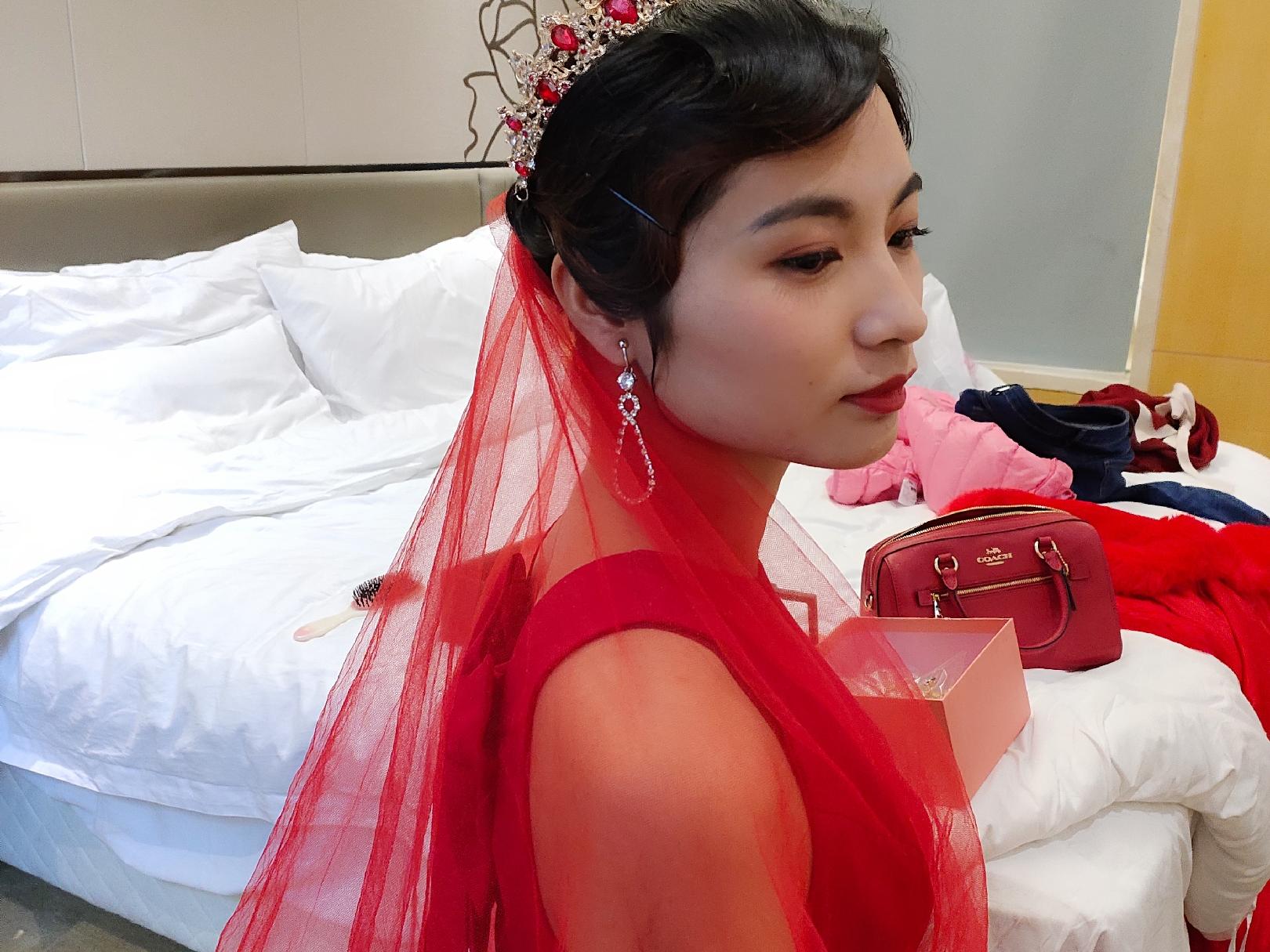 【女神必选】 高级化妆师全天跟妆3造型+2亲友妆