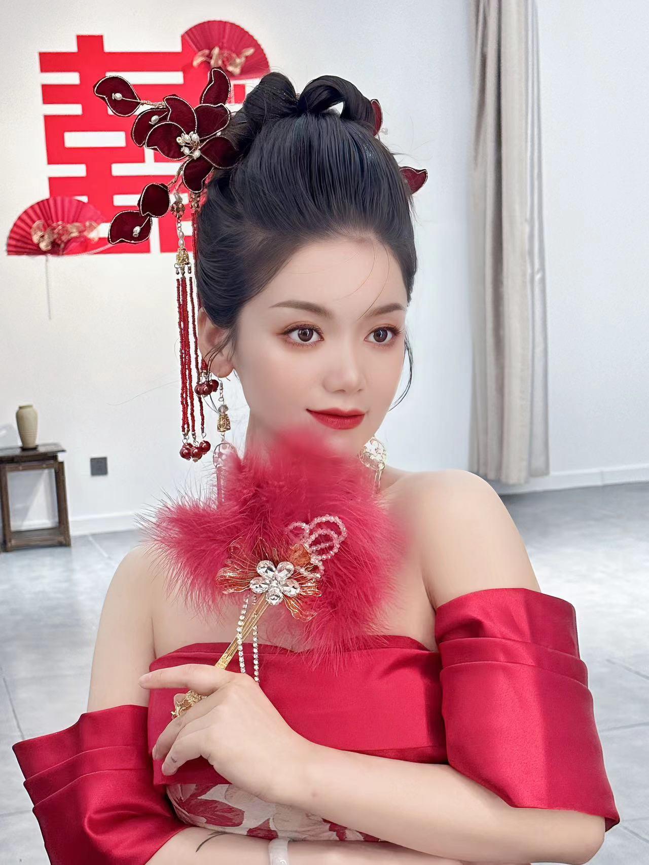 专家级化妆师全程跟妆