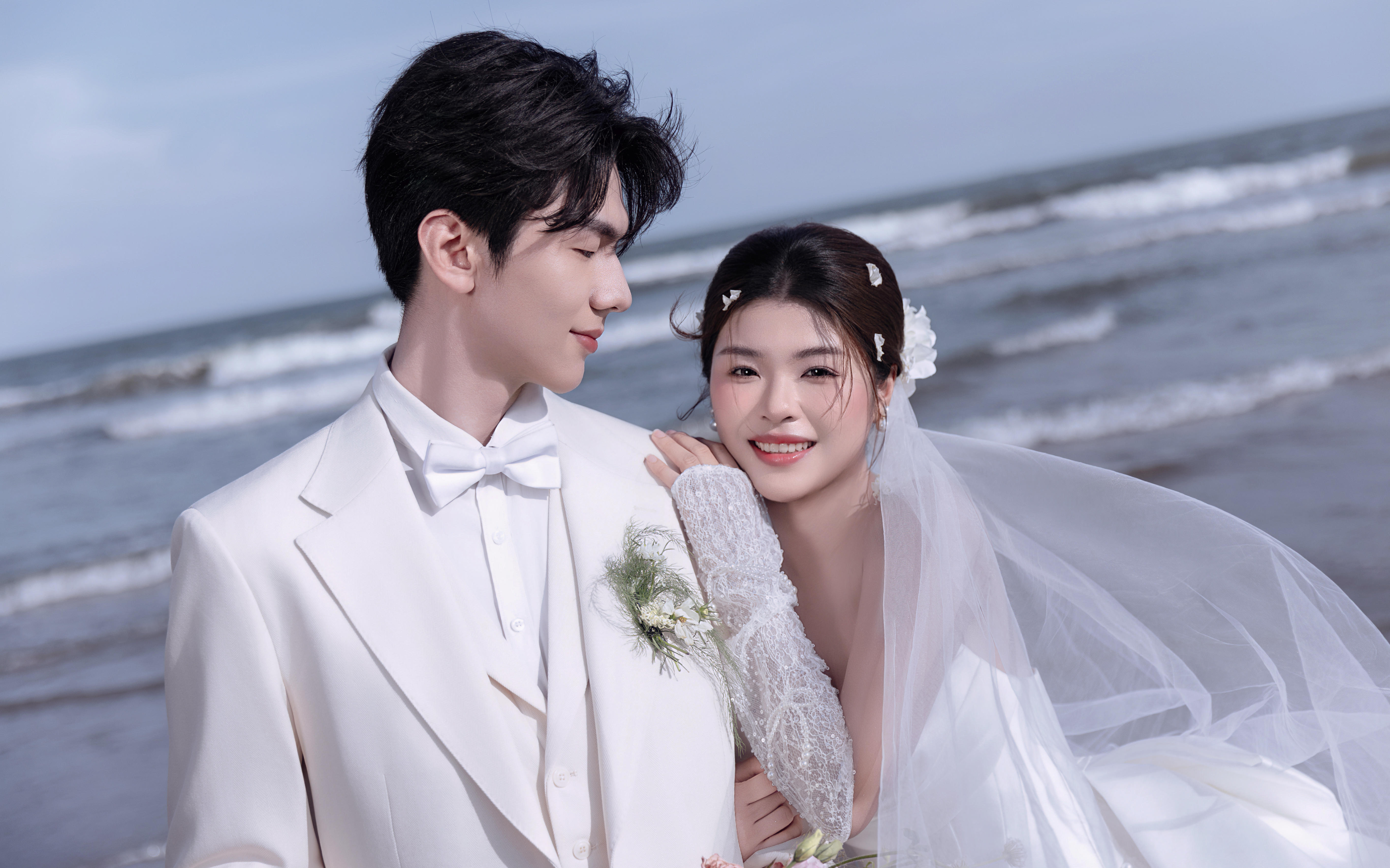 【人气推荐】蔚蓝光影衬纱裙，定格海边的浪漫仪式感