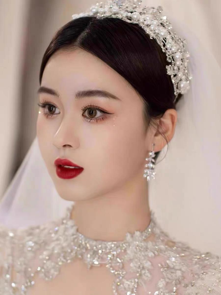 婚礼当天到店化妆造型一次