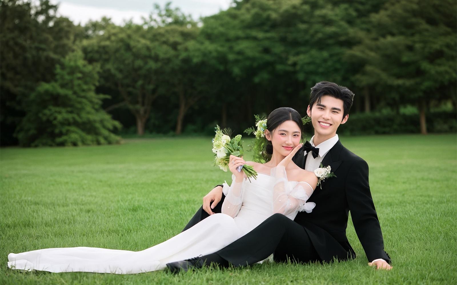 氧氣感滿分的草坪婚紗照 自帶自由浪漫感