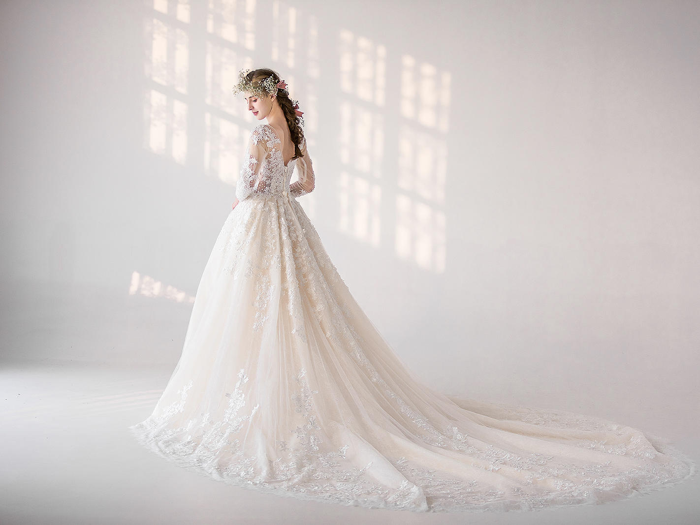 全场大牌高定婚纱 欢迎试纱