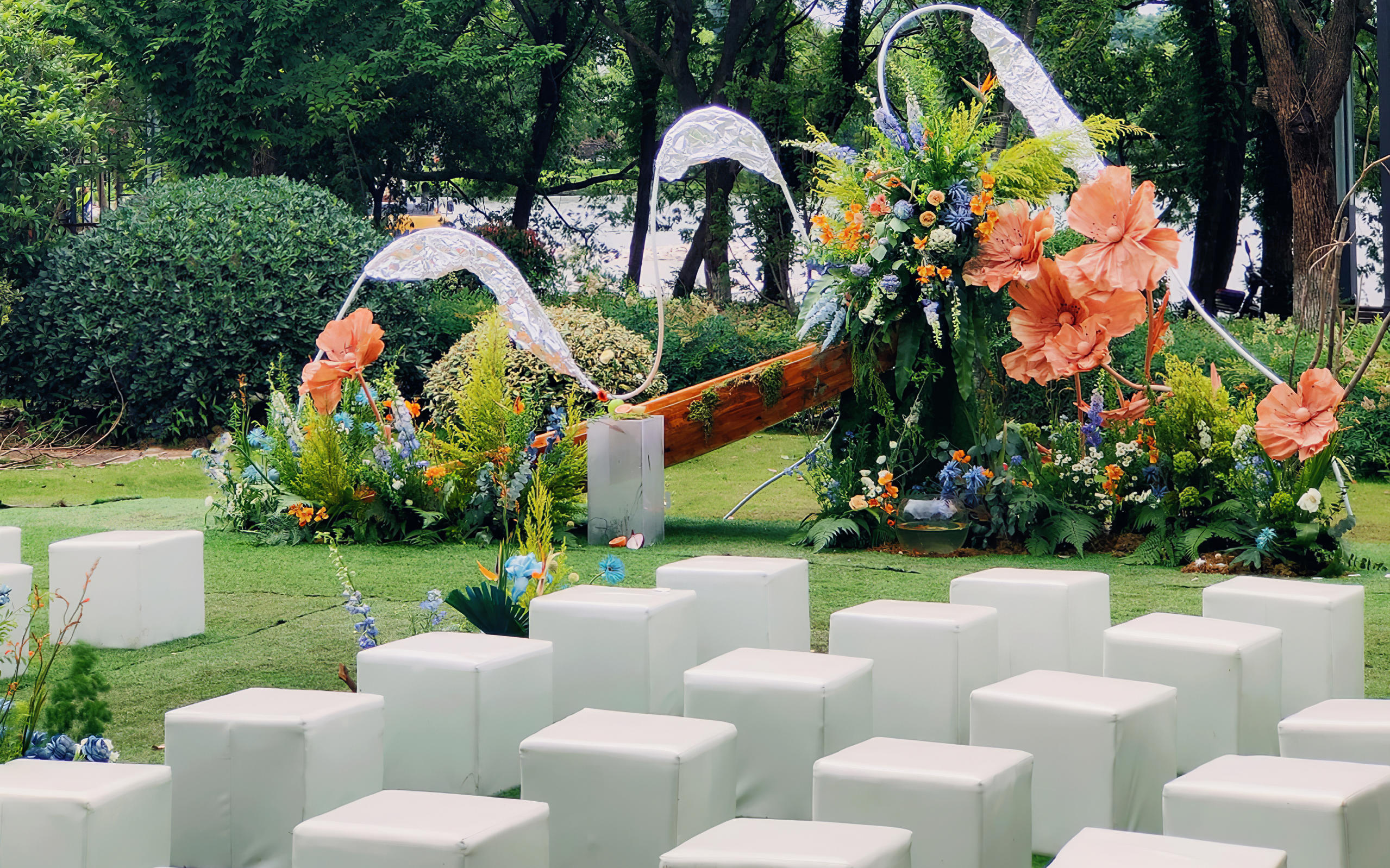 藏在綠意里的橙調(diào)浪漫｜治愈系戶外婚禮