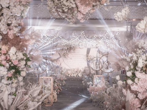 【花橙婚礼】梦幻香槟色主题婚礼含主持、跟妆、摄像
