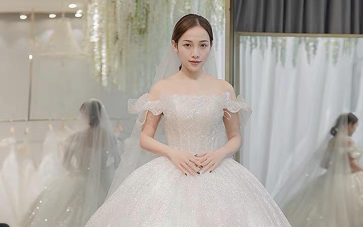 #花蔓新娘#花蔓上新定制星空亮钻大拖尾