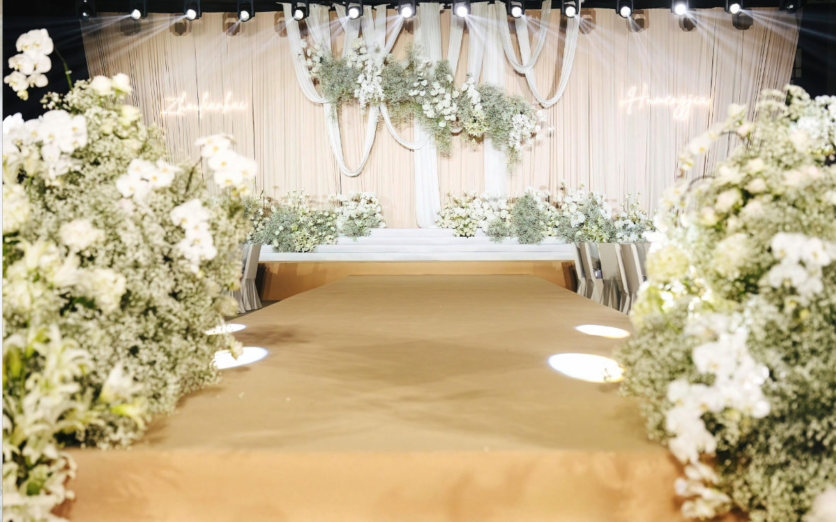 高級小眾香檳色布幔搭配滿天星婚禮