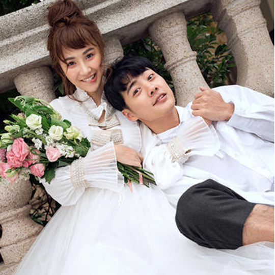 威海草地清新白纱拍摄主题