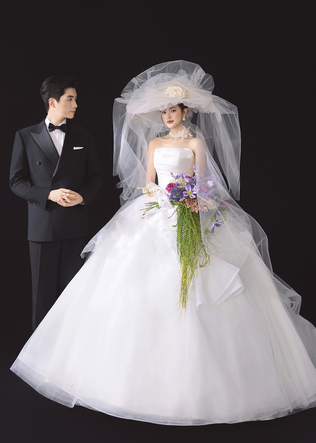 高级感拉满‼️黑色背景下的主纱太绝了🤍