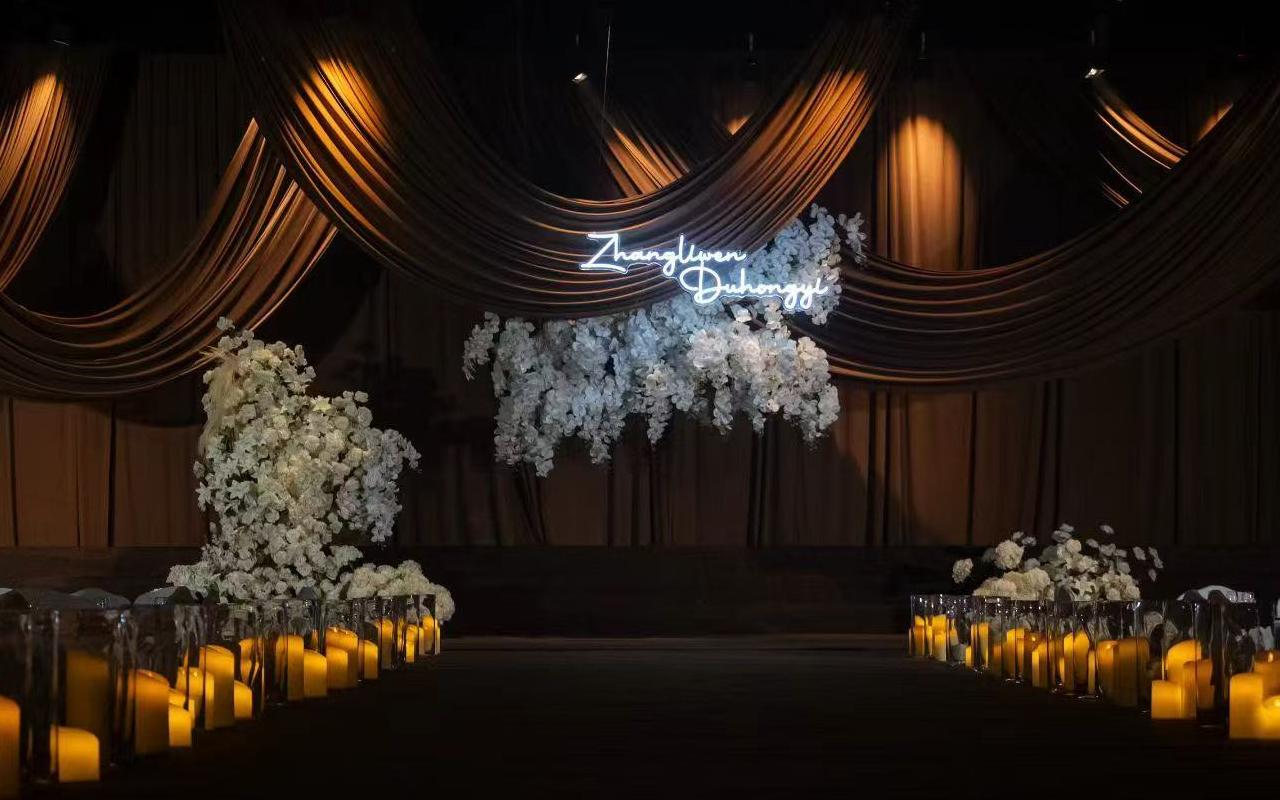 日照婚礼|火遍全网秀场风咖色布幔婚礼