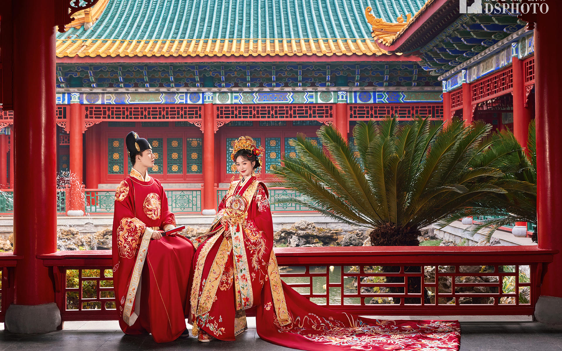 ?? 中國風漢服婚紗照｜鳳冠霞帔，許你一世紅妝?