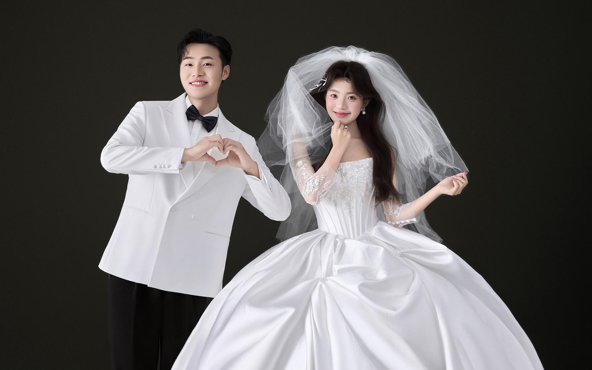 救命！黑底主纱照怎么这么绝！甜酷感拿捏！