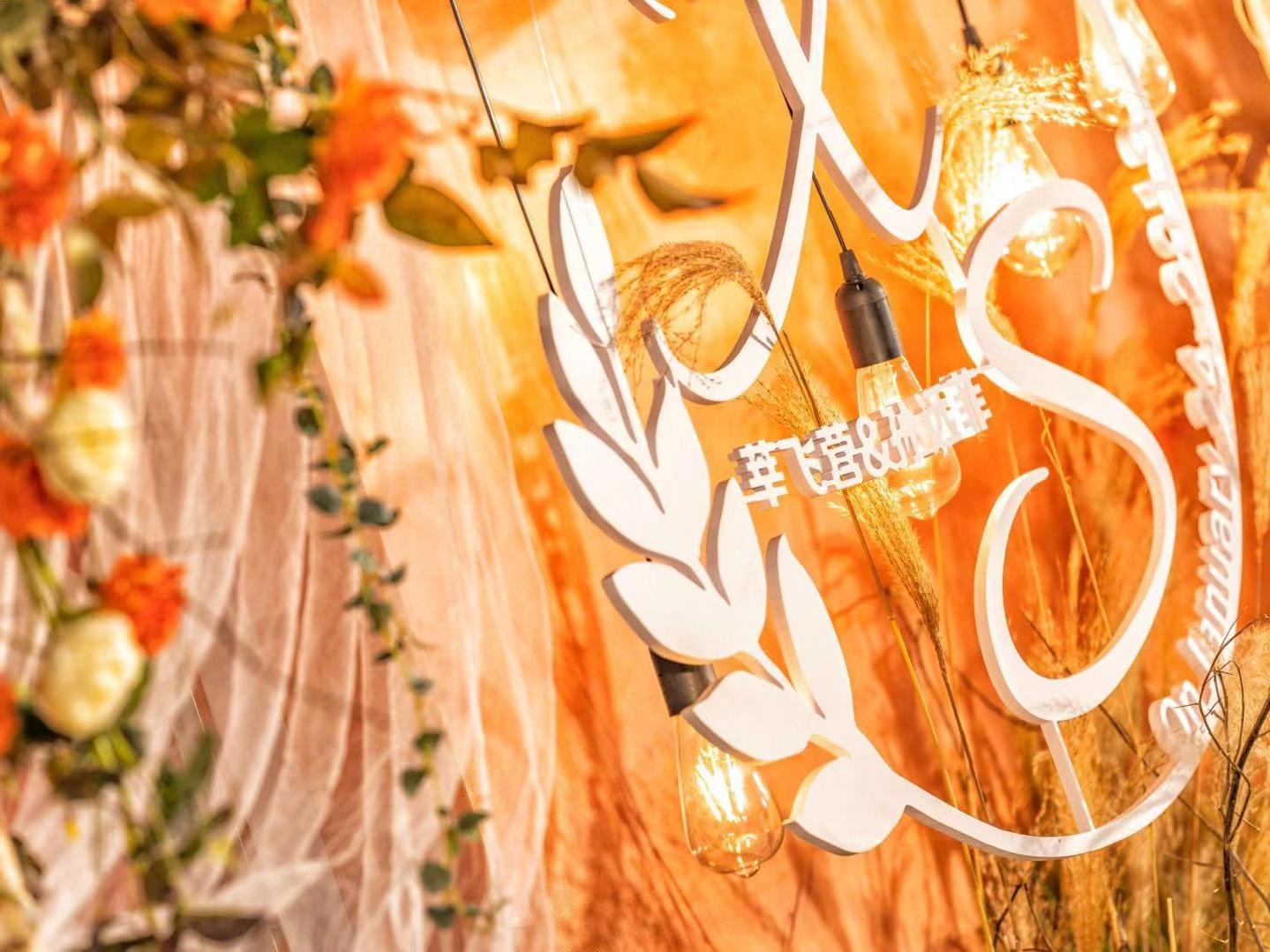 流行色珊瑚橘用在婚礼上超美啊-喜文化婚礼