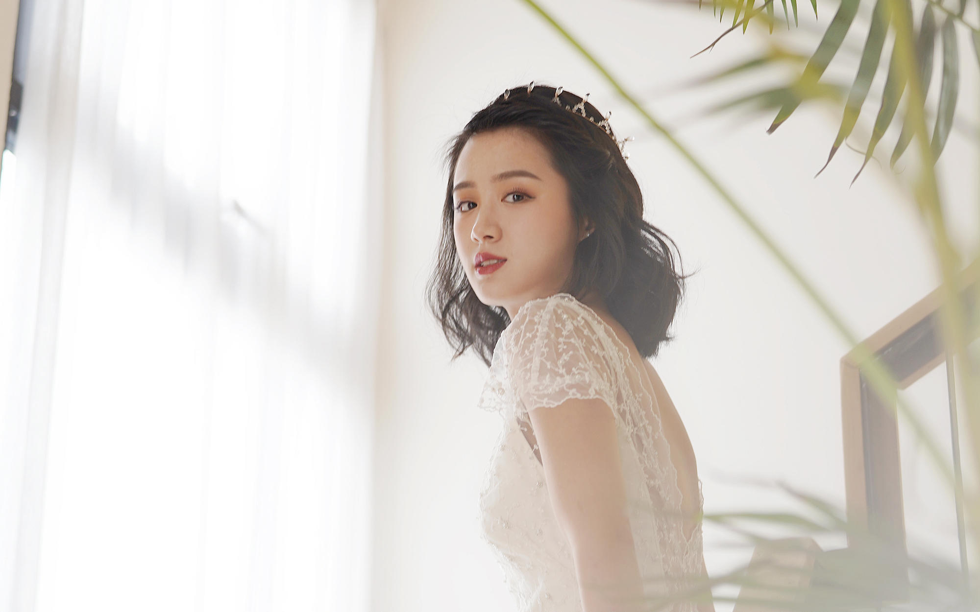 美国品牌复古钉珠款式婚纱试妆照