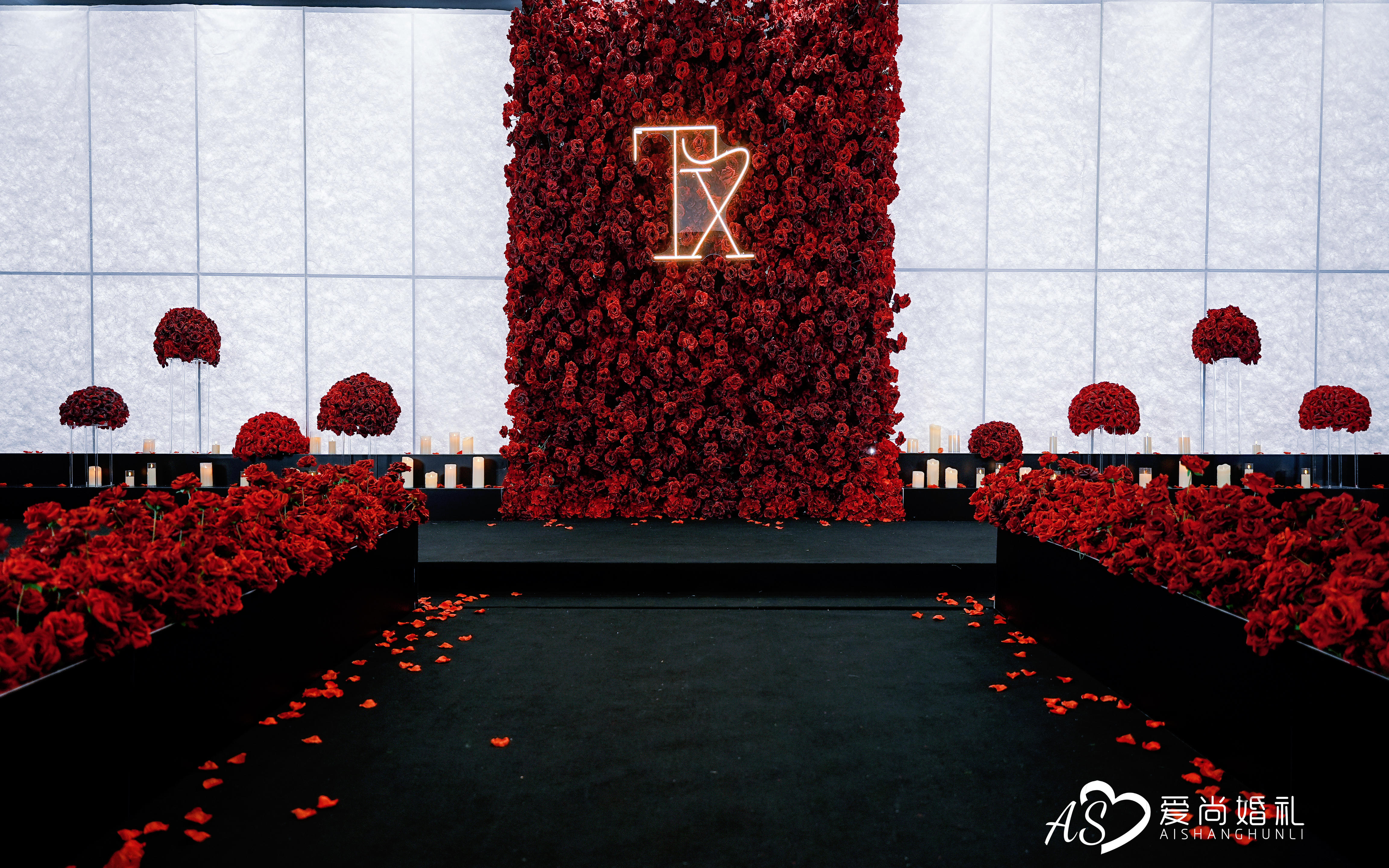 红白杜邦纸秀场婚礼