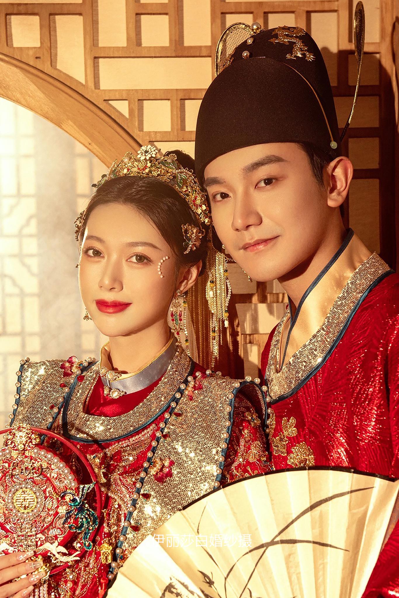 4699套餐送：跟妆+新娘4套+伴娘服+伴郎服 