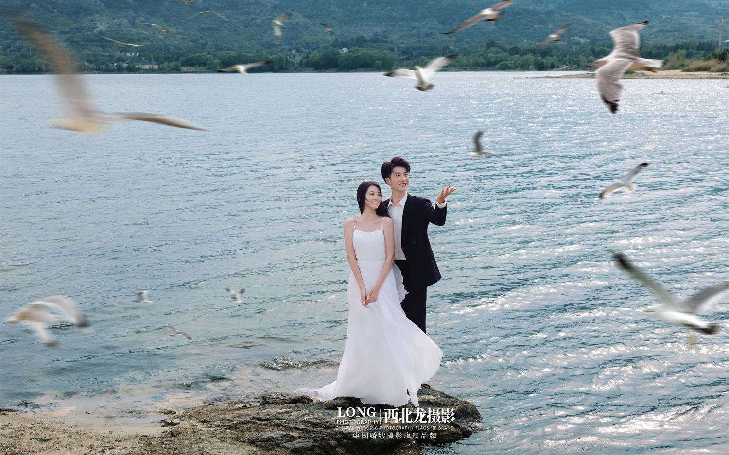 肉眼可见的氛围感！！湖边婚纱照帧帧浪漫~