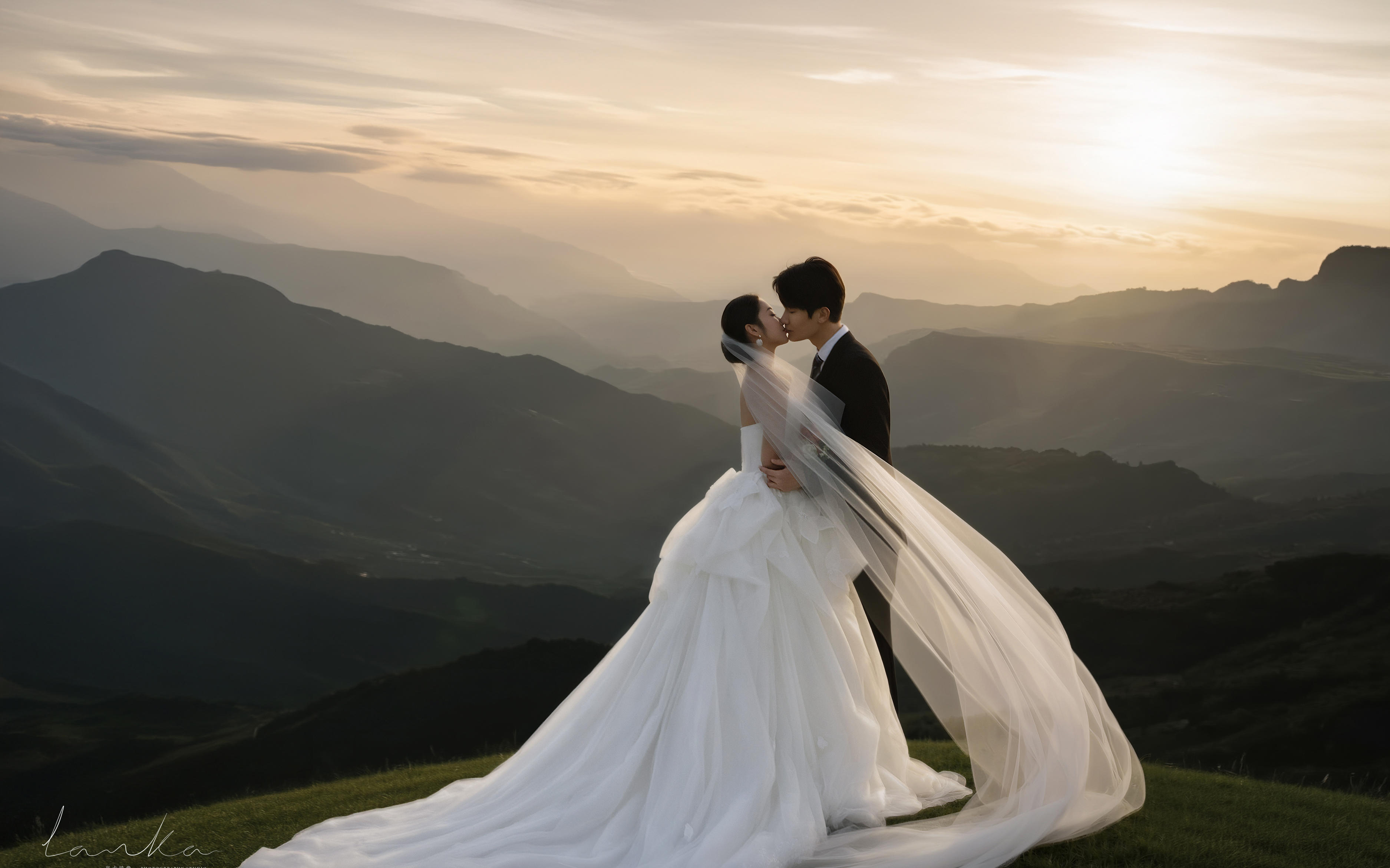 【岚卡映像】山顶氛围感婚纱照