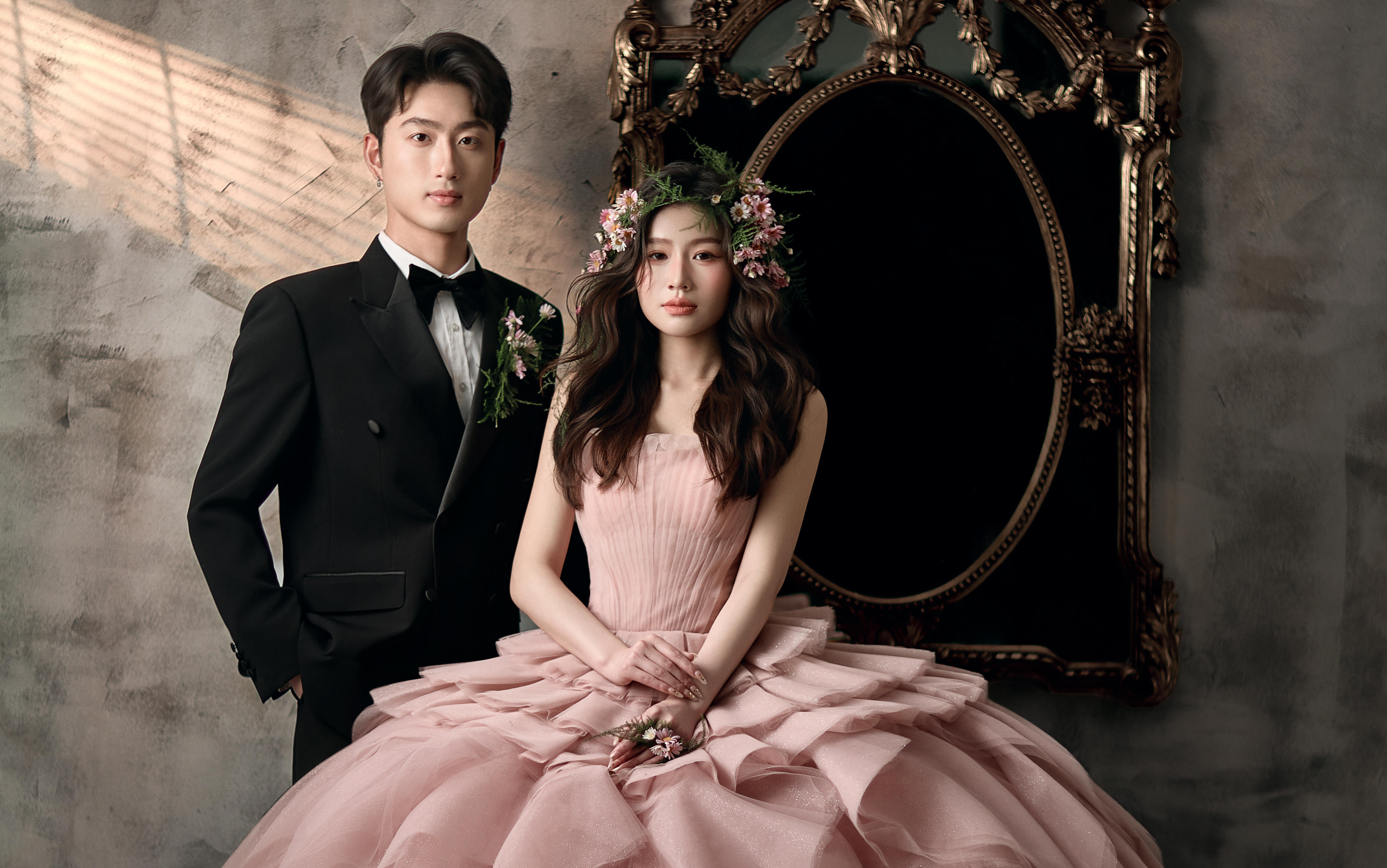 復(fù)古油畫儀式感粉色裙婚紗照