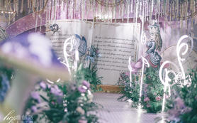 刷爆朋友圈的紫色爱丽丝婚礼场布