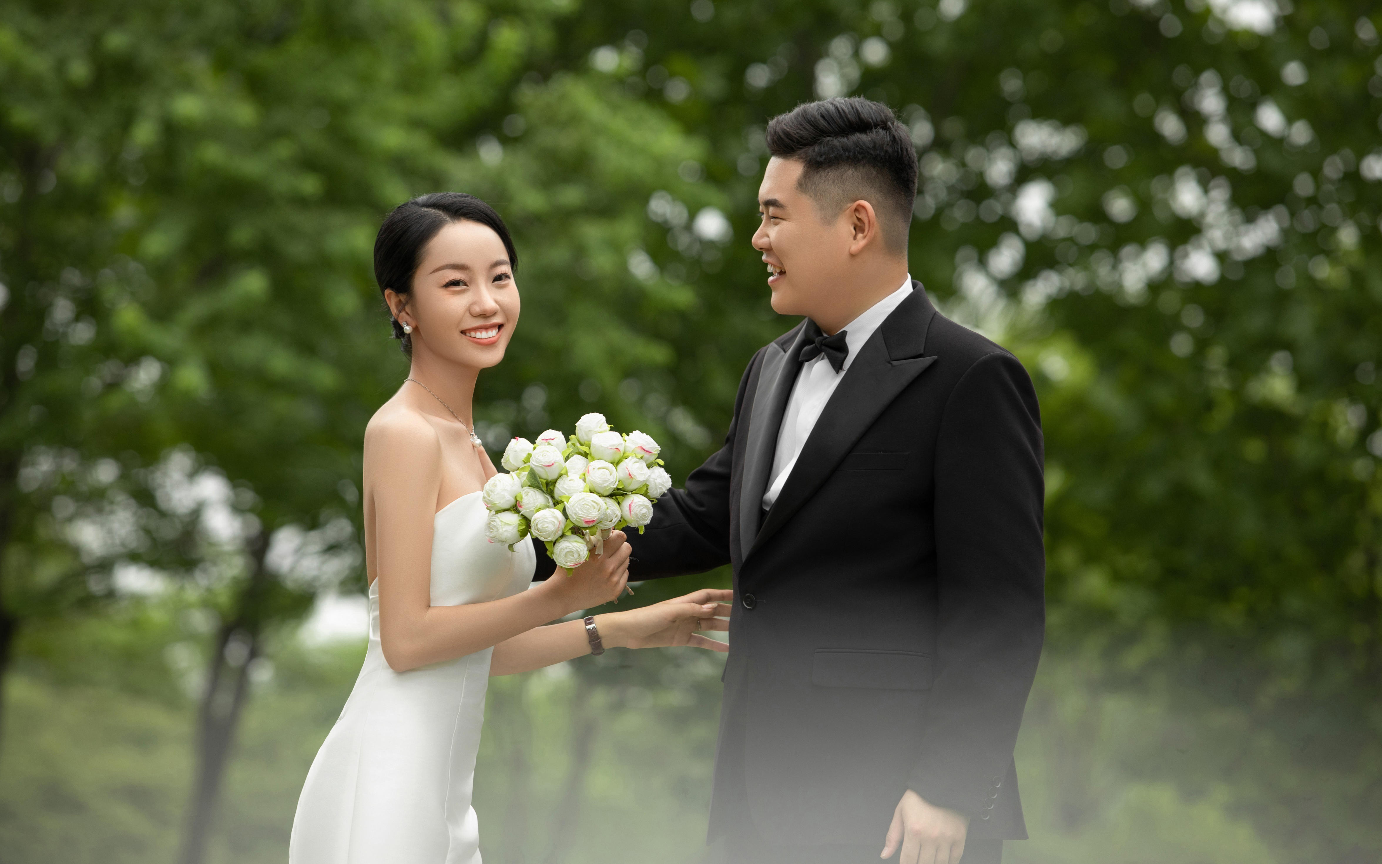 自由热烈-生命力婚纱照-草坪森系婚纱照