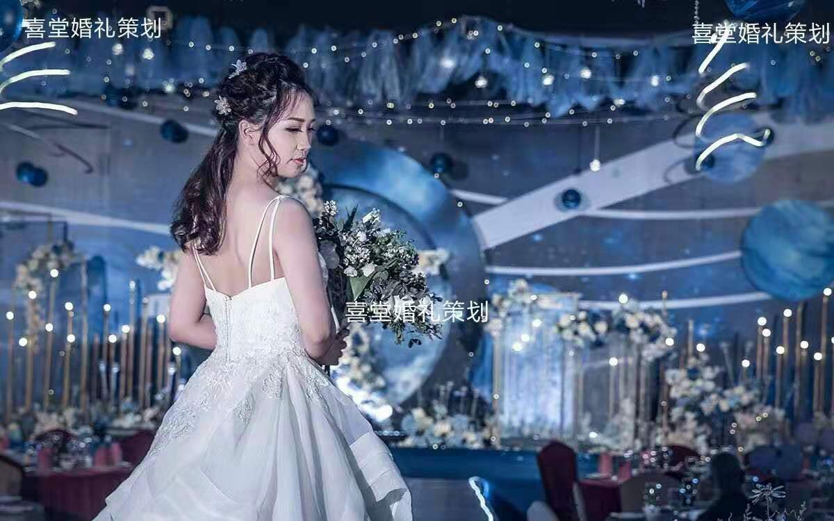 金红色风花雪月酒店清新婚礼