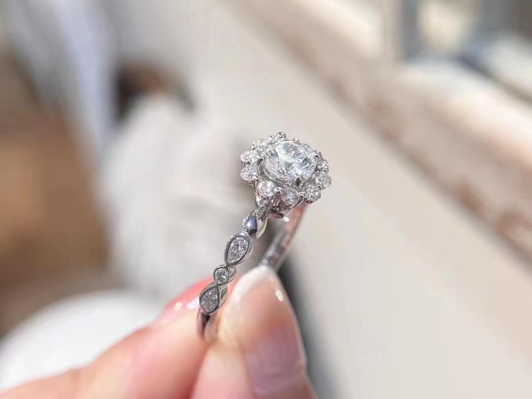 米兰珠宝——18K金钻石女戒