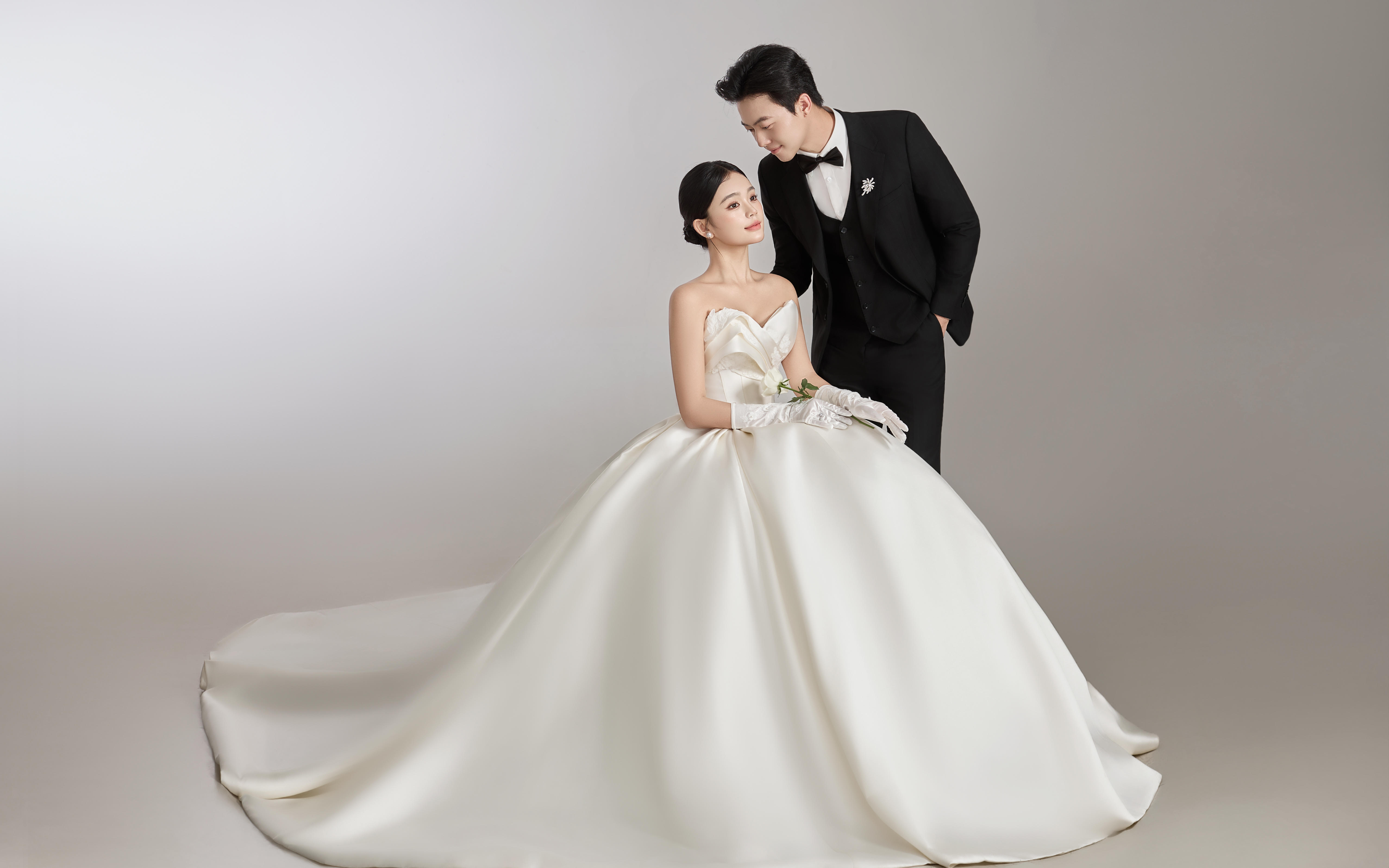 純凈光影｜高級(jí)感拉滿的婚紗照天花板?