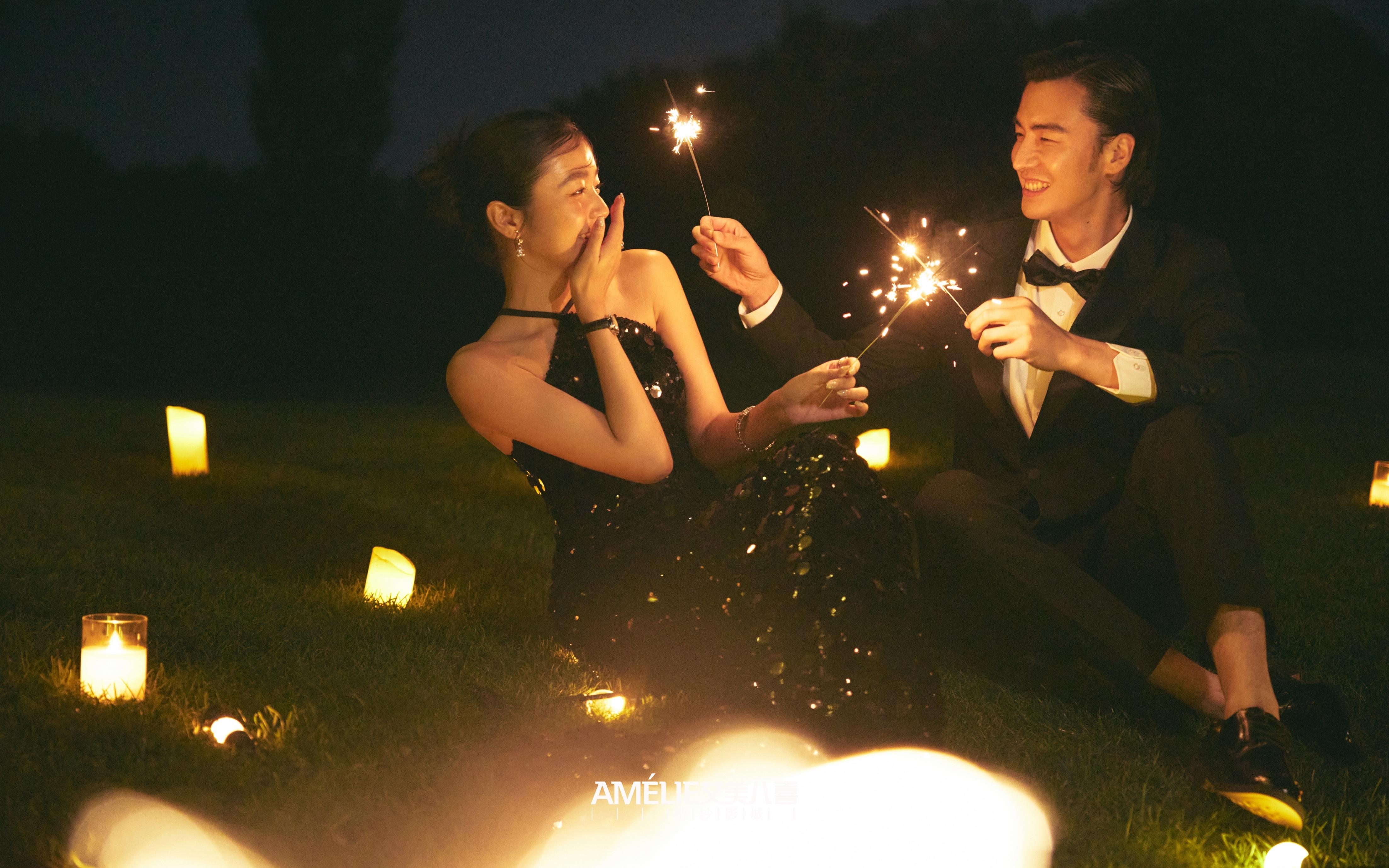 草坪燃亮星河🎇！黑裙灯影醉人心