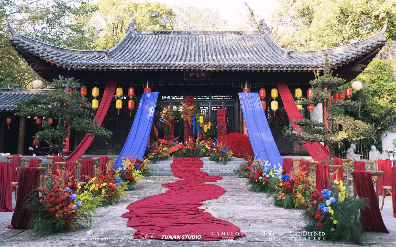新中式美学里的惊艳撞色婚礼
