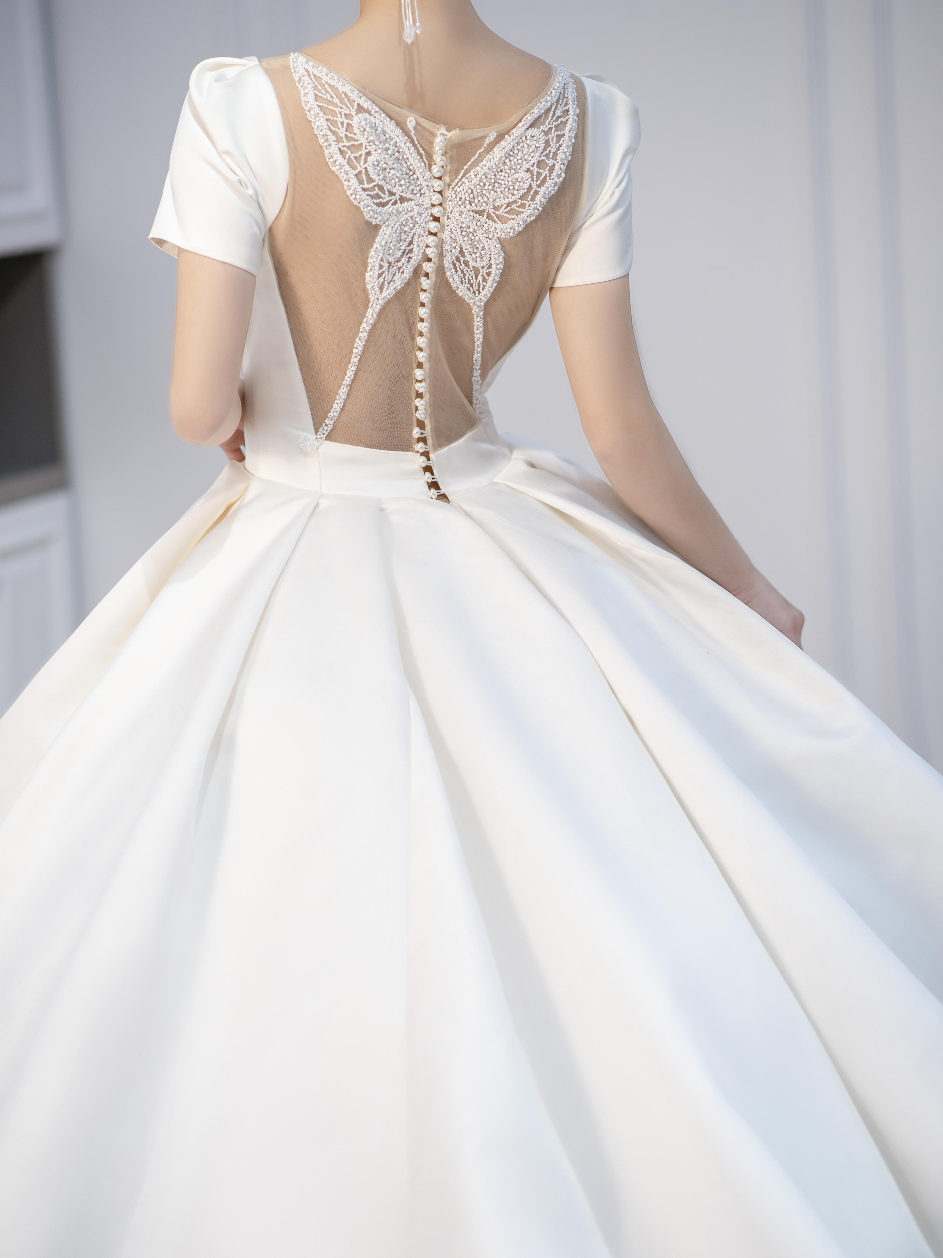 【婚礼·纪专享】婚纱+秀禾+跟妆一天