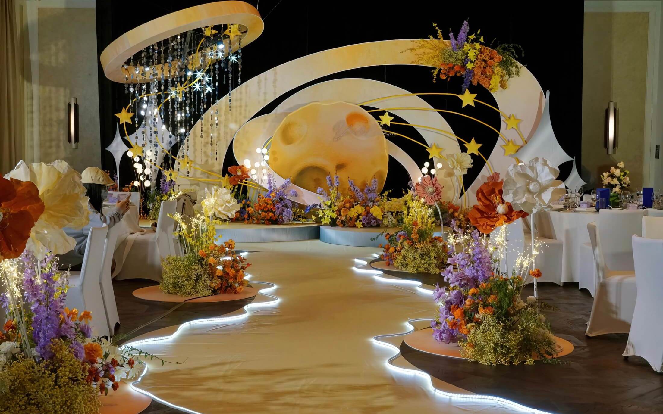 黄色星际宇宙星球婚礼